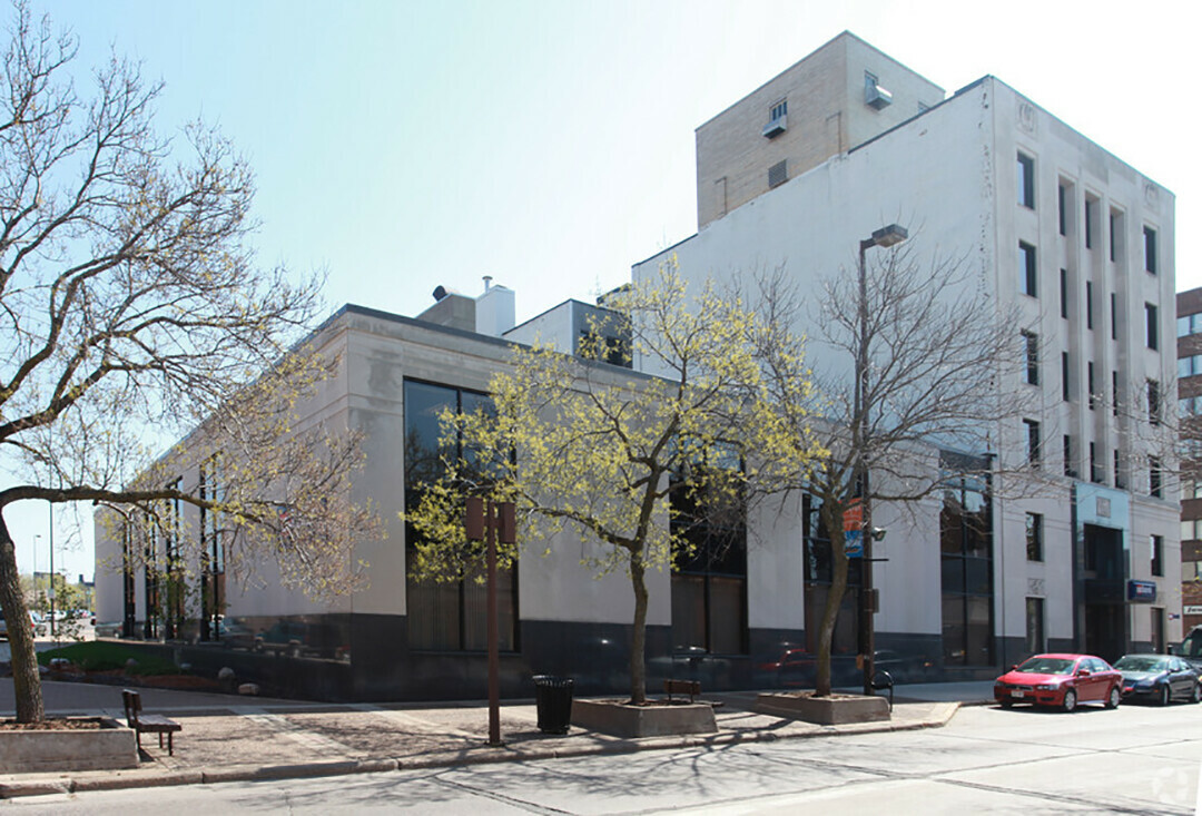 Barstow Commons will on the upper floors of this 1930 Art Deco bank building in downtown Eau Claire.