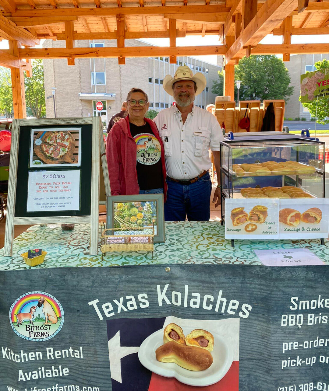 Joel and Meg Wittenmyer at a farmer's market. (via Facebook)