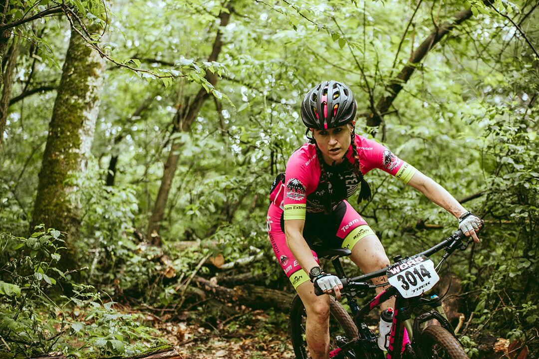 A competitor at the 2023 Red Flint Firecracker mountain bike race on the trails at Lowes Creek County Park. (Photo by Scotify Studio)