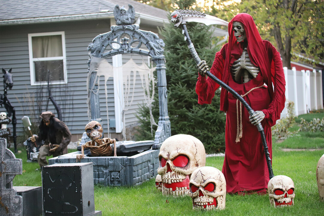 WHAT GHOULS AROUND, COMES AROUND. Is your spooky season display up yet?