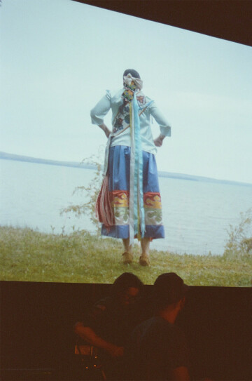 Pre-recorded visuals, depicting traditions from the artists’ communities, were paired alongside each song performed by Bizhiki. Harvesting manoomin, wild rice in Ojibwe, and traditional dresses worn by women in their community were featured in the stories shared through film. 