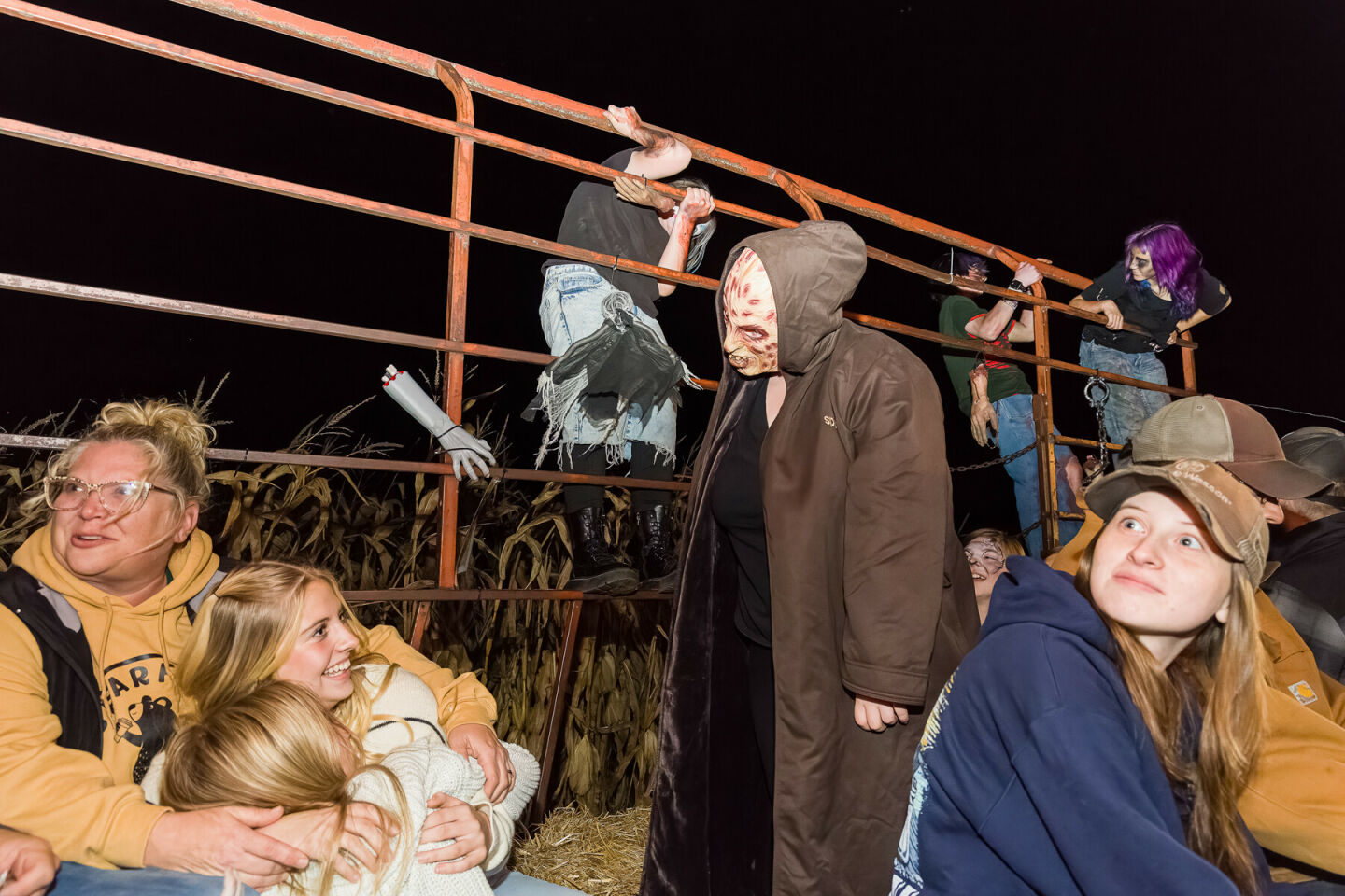 [PHOTOS] HUNTED: This Year's Terrifying Field of Screams Haunted...